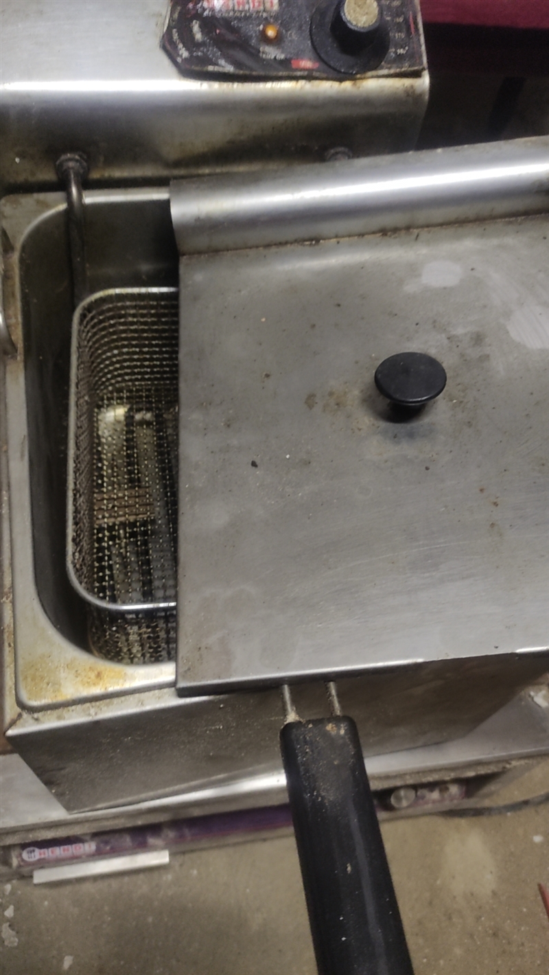 八成新小型电铁板和电油锅